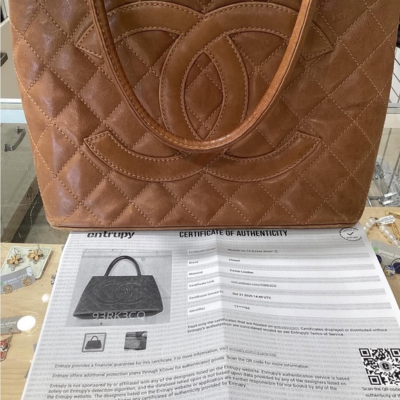 ❤️ SOLD ❤️ 👜 Authentic Chanel Caviar Quilted Medallion Tote (Brown) - Picture 4 of 17